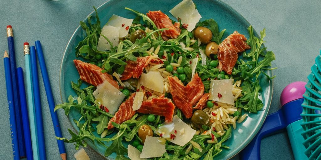 10-Minute Arugula Salad With Orzo and Tinned Trout Recipe