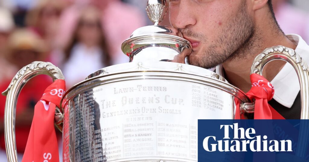 Alcaraz beats Lehecka to extend win streak and regain crown as king of Queen’s Club | Tennis