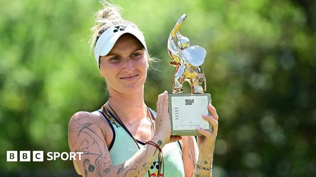 Marketa Vondrousova holds her Belin Open trophy