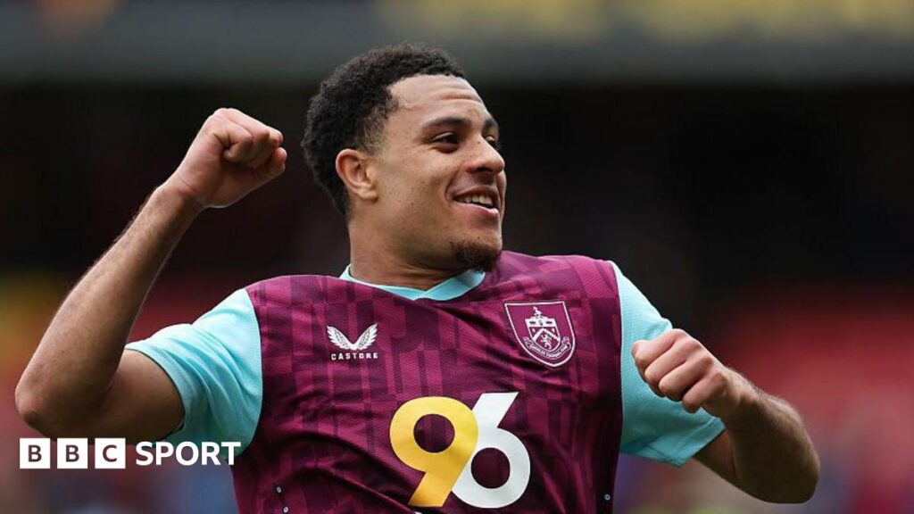 CJ Egan-Riley playing for Burnley