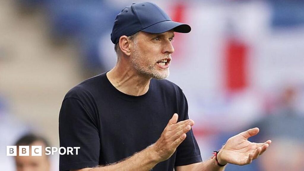 Thomas Tuchel applauds his player