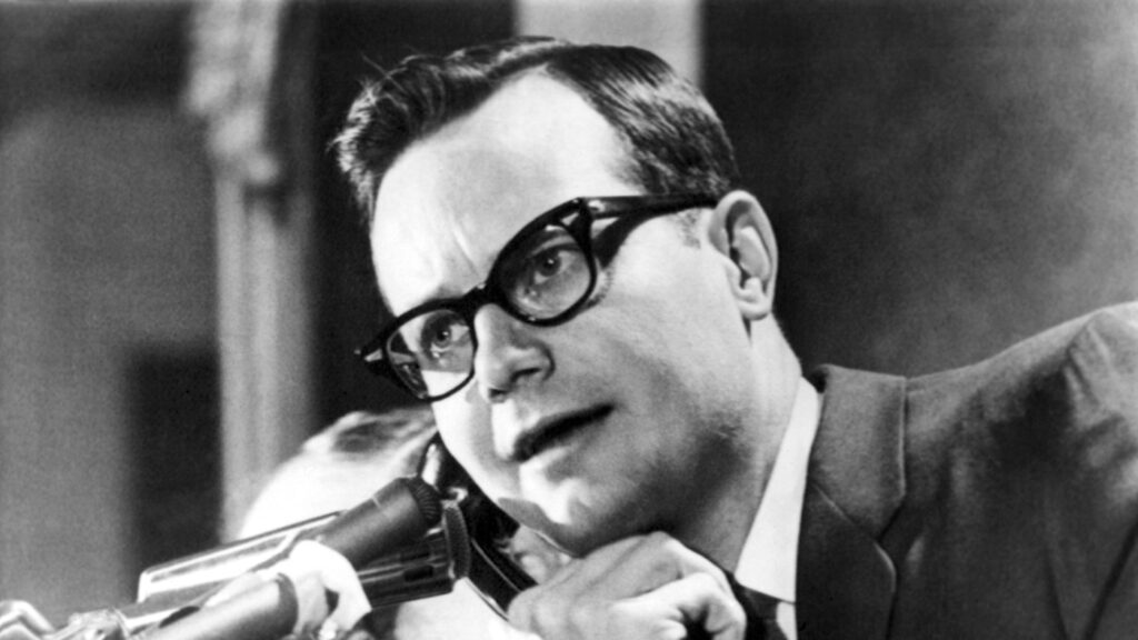 Former press secretary turned TV journalist Bill Moyers is dead at 91 : NPR