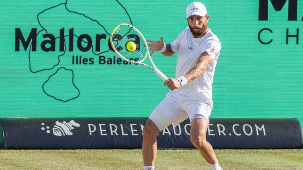Moutet tops Michelsen, reaches first ATP final in over 5 years