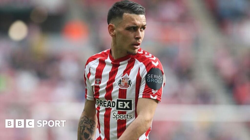 Enzo le Fee looks on while playing for Sunderland