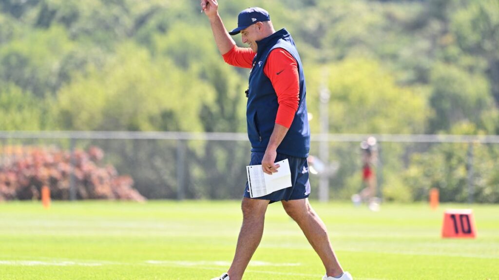 AI makes game-by-game predictions for Patriots 2025 season