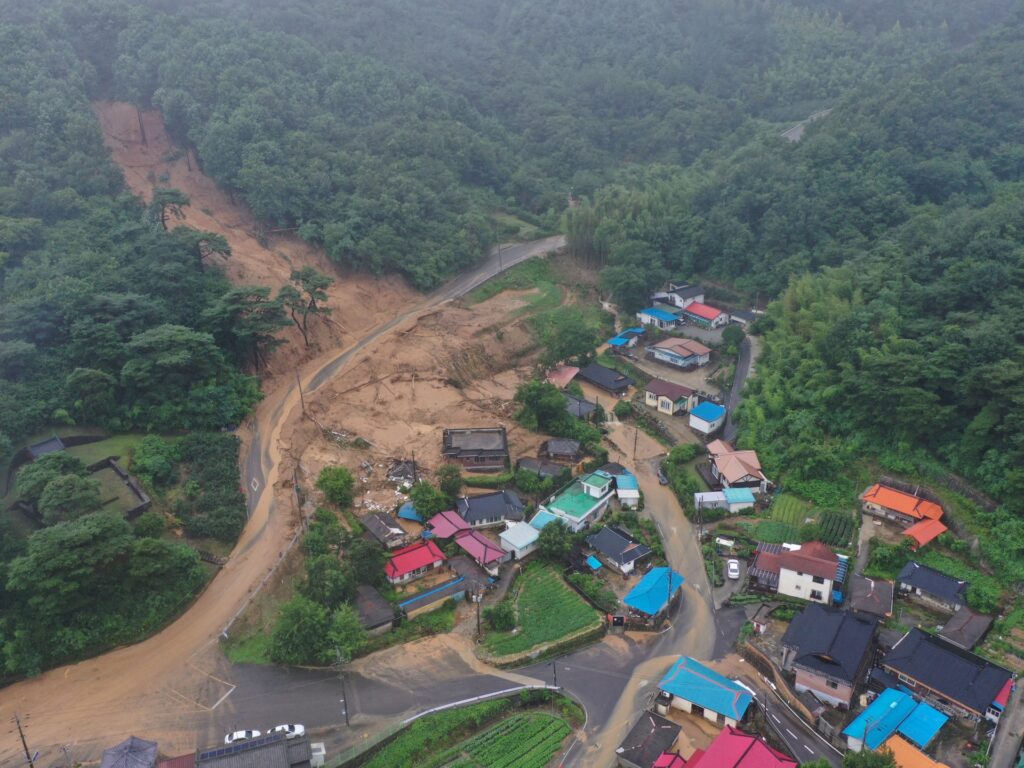 Death toll from S Korea rains rises to 18 as met agency warns of heatwaves | Climate Crisis News
