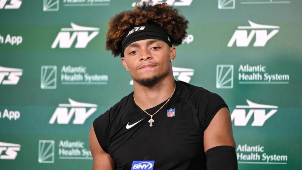 Details on Justin Fields' injury after QB gets carted off, plus training camp takeaways from around the league
