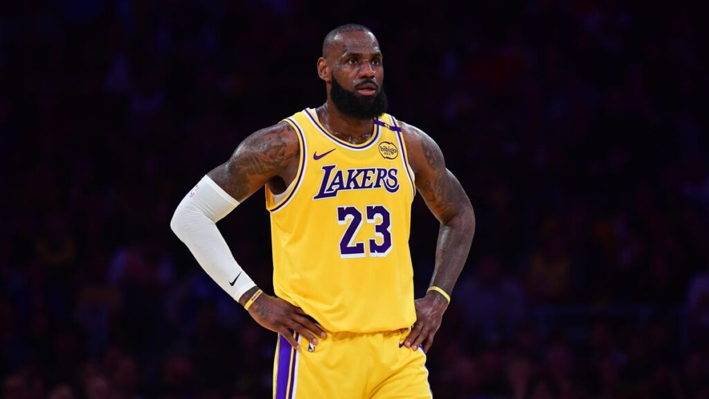 LeBron downplays photo of himself at the Cavaliers practice facility