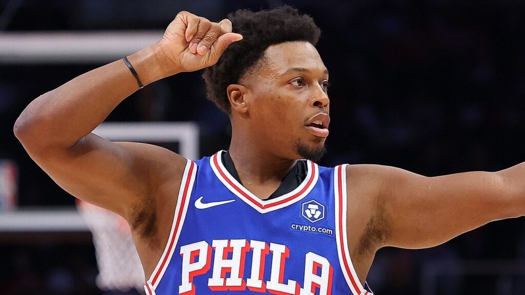 Lowry returns to Sixers on 1-year deal for 20th NBA season
