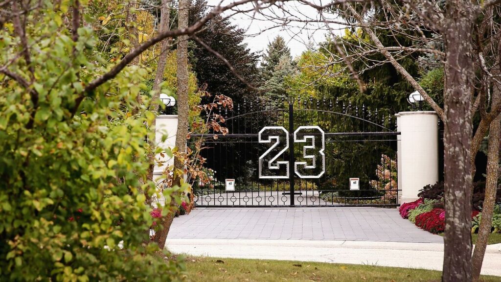Michael Jordan's former Chicago-area estate listed on Airbnb