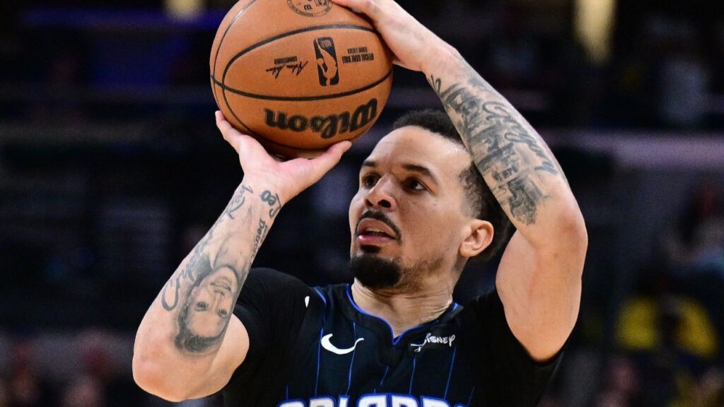 Sources: Cole Anthony agrees to buyout, plans to join Bucks