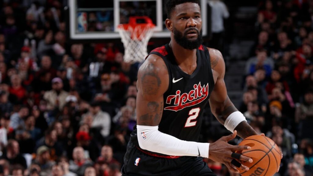 Sources -- Lakers reach agreement with center Deandre Ayton