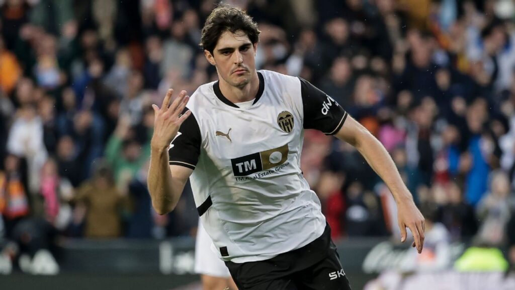 Transfer rumors, news: Man United eye move for Javi Guerra