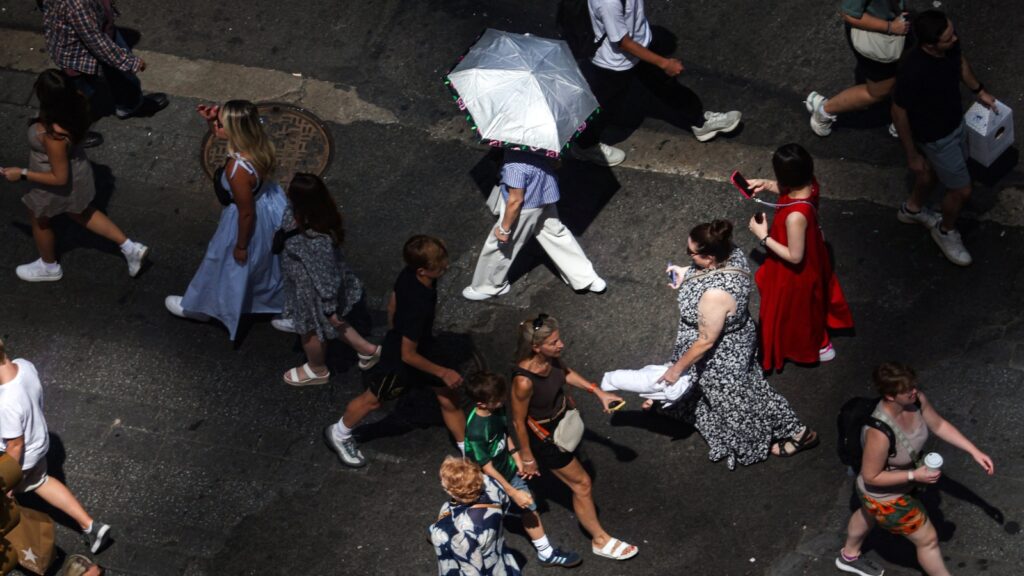 17-year-old arrested after 3 people shot in Times Square