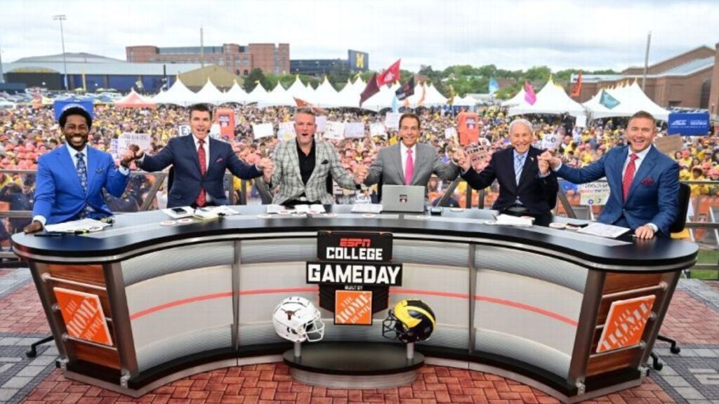 All the top sights and sounds from Lee Corso's final 'GameDay'