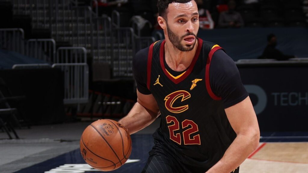 Cavaliers' Larry Nance Jr. to debut digital show on ties between NBA and soccer