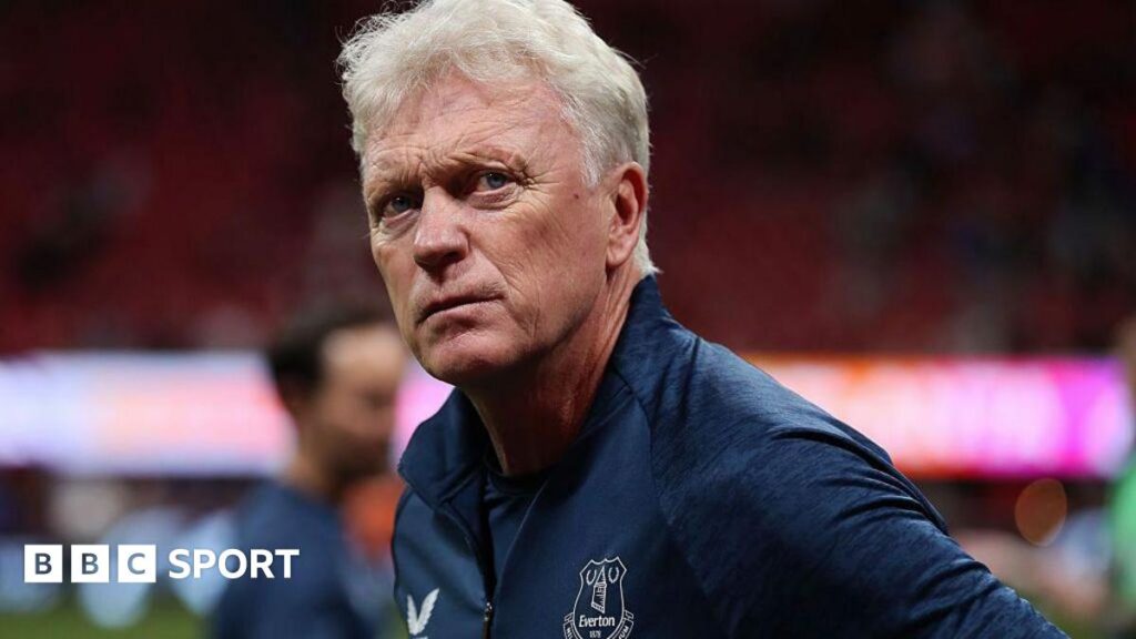 David Moyes gives a stern look