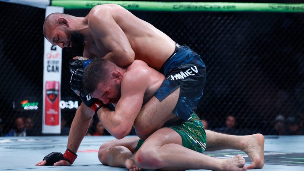 Former UFC champ rips fans for booing Khamzat Chimaev's title win