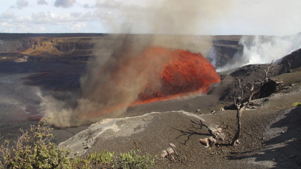 Hawaii's Kilauea volcano erupts again and shoots lava for 31st time since December : NPR