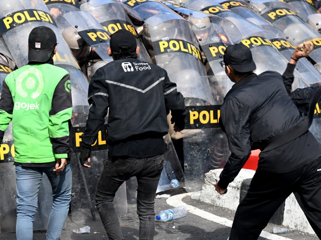 Indonesia’s Prabowo scraps China trip, TikTok halts live feed amid protests | Protests News