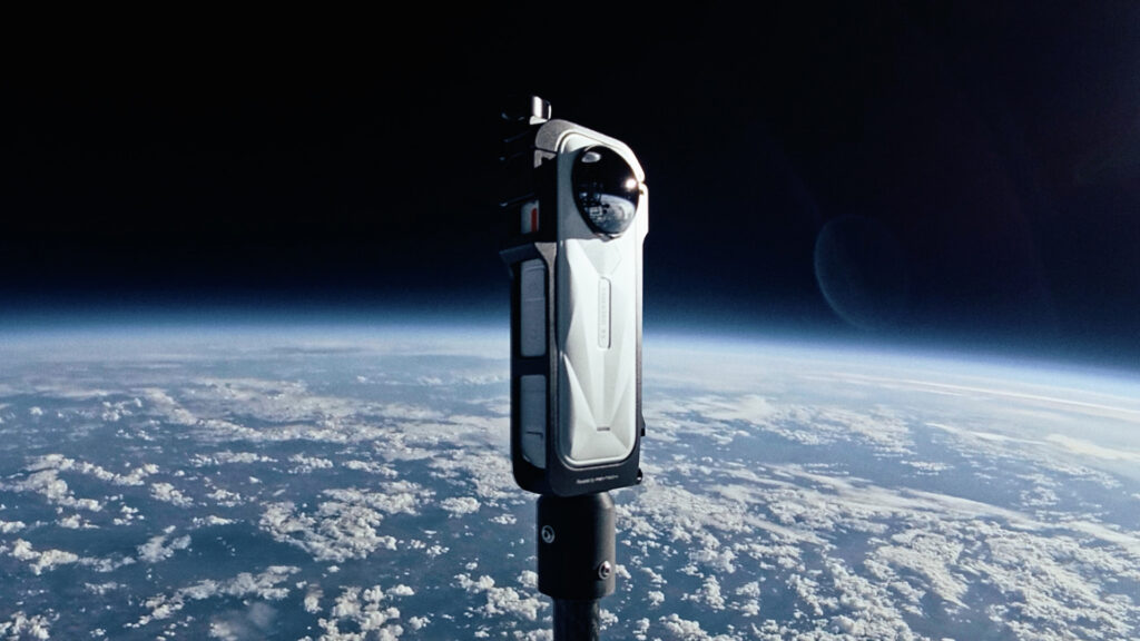Insta360 X5 Satin White in space