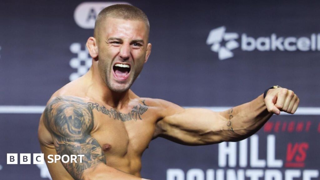 Oban Elliott poses at a weigh-in