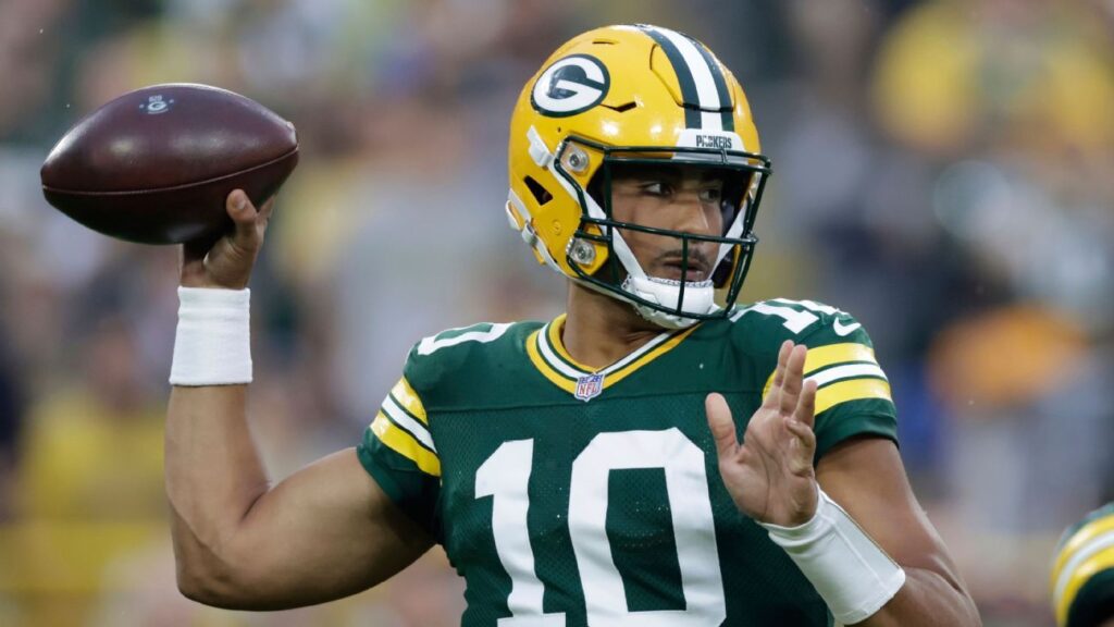 Packers' Jordan Love not worried about playing with thumb injury