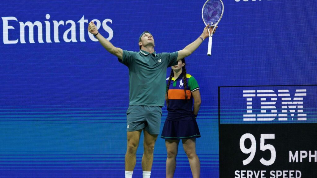 Paul finally closes 5-setter as US Open match nears 2 a.m.