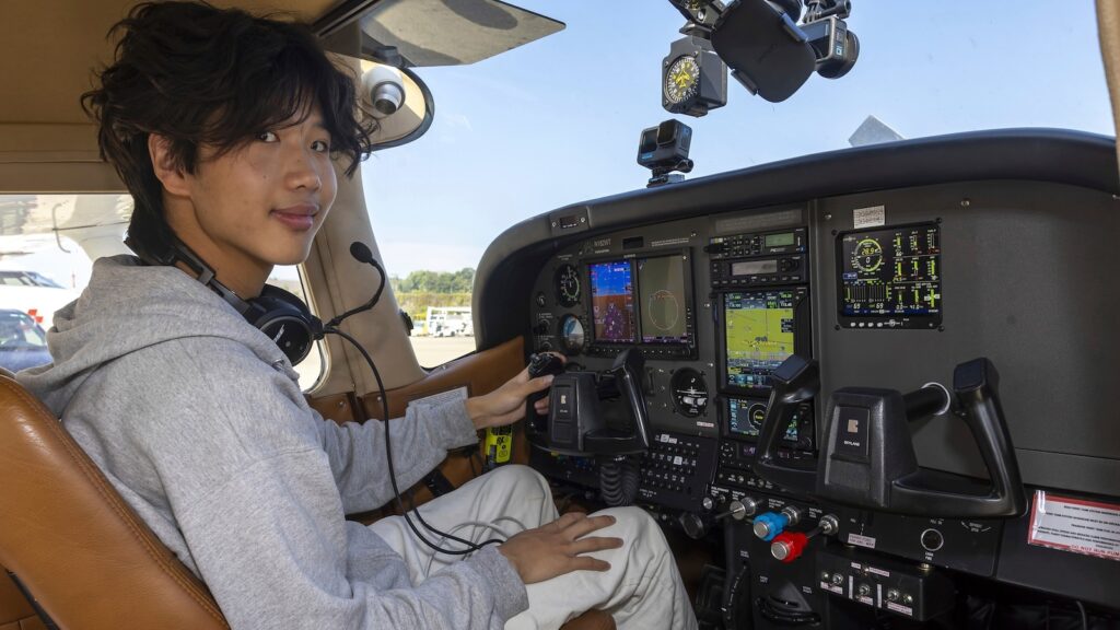 Pilot arrested upon landing in Chilean Antarctica says he remains stuck after case suspended