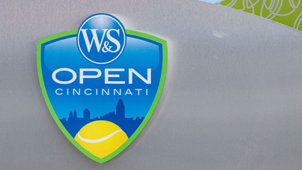 Play suspended for hour at Cincinnati Open due to power outage