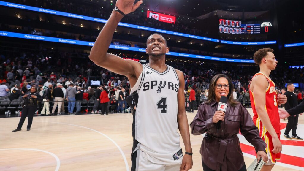 Spurs go all-in on De'Aaron Fox, reportedly agreeing to four-year, $229 million max extension