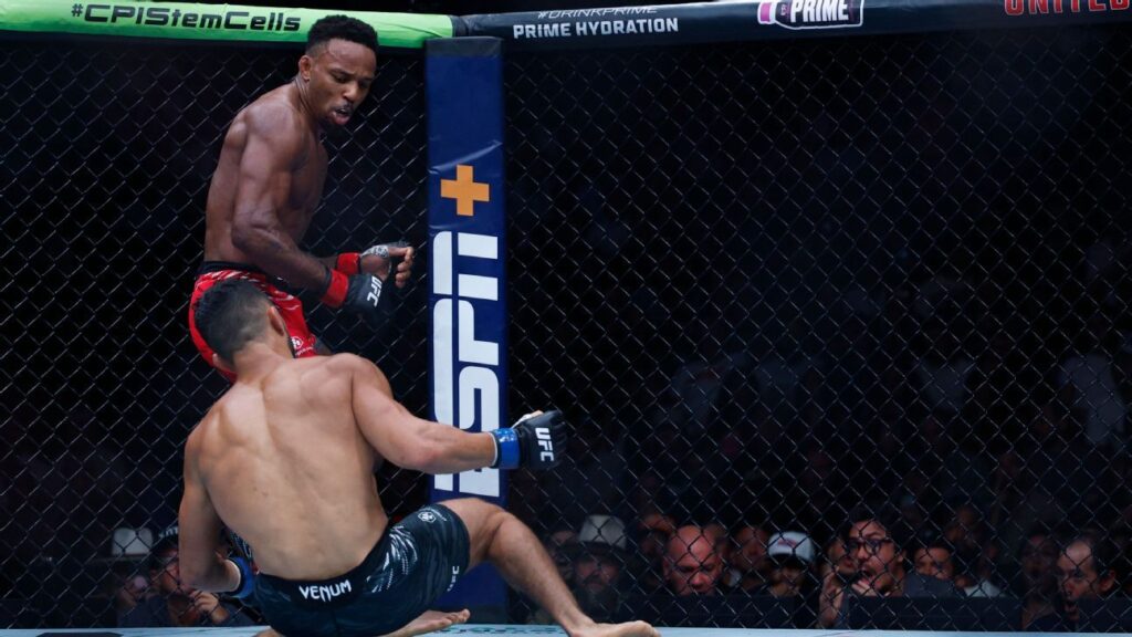 UFC 319 Fight Grades -- Did two spinning back elbow finishes save the card