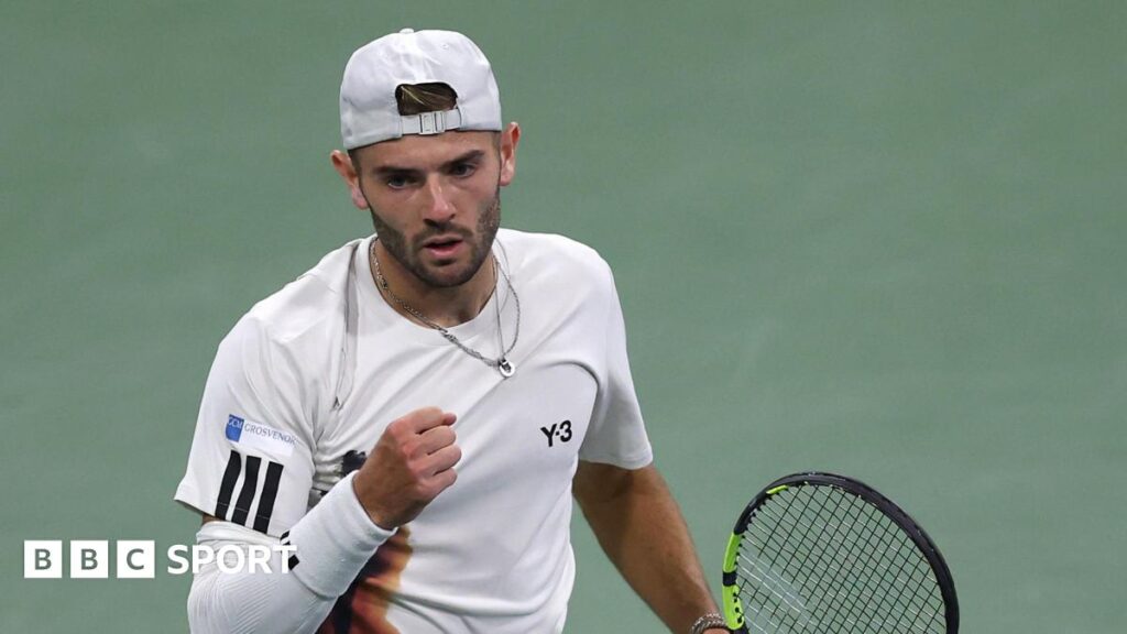 Jacob Fearnley celebrates winning a point at the 2025 US Open