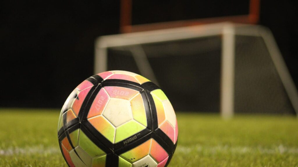 Vote in poll for IHSA soccer player of year around Peoria, Illinois