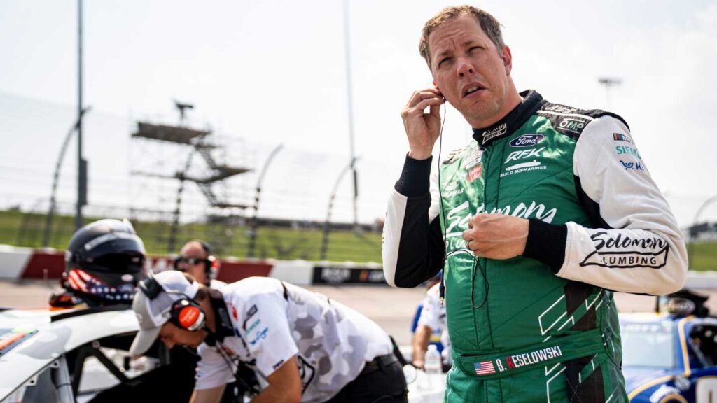 What to watch for in today's NASCAR Cup race at Iowa Speedway