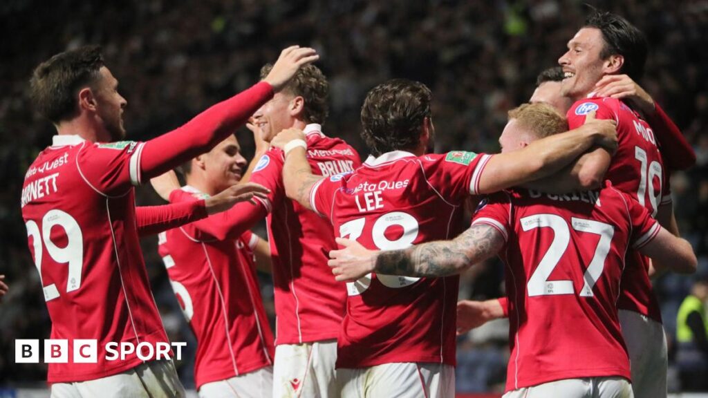 Wrexham players celebrate Kieffer Moore's goal