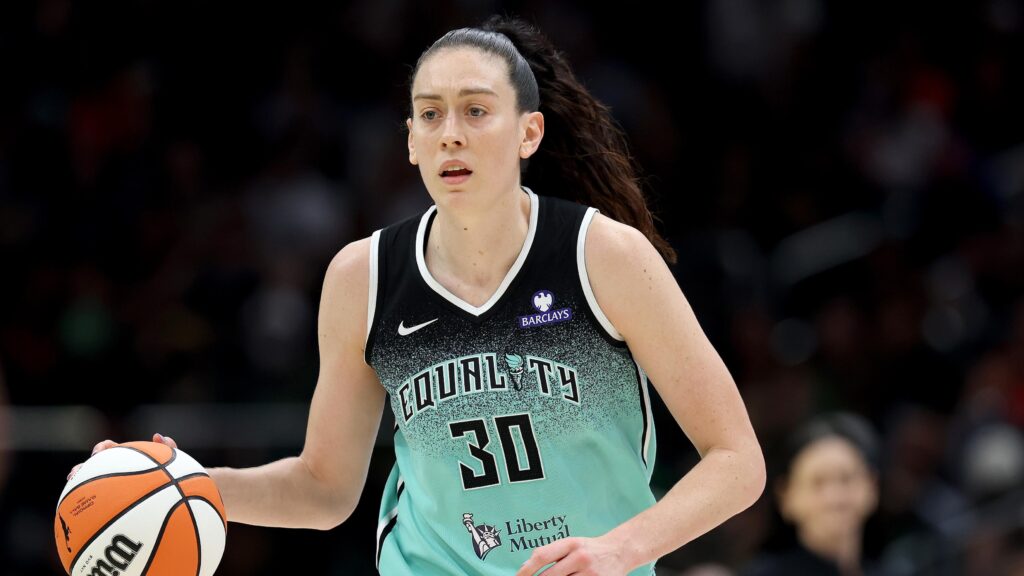 Breanna Stewart Plans to Play Through Knee Injury for Liberty vs. Mercury Game 2