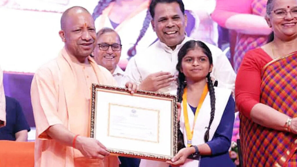CM Yogi Transfers Rs 89.96 Cr to Nearly 4 Lakh Students as Scholarships | Education