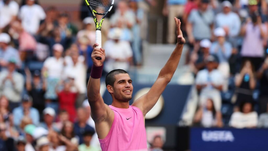 Carlos Alcaraz reaches US Open quarters without dropping set