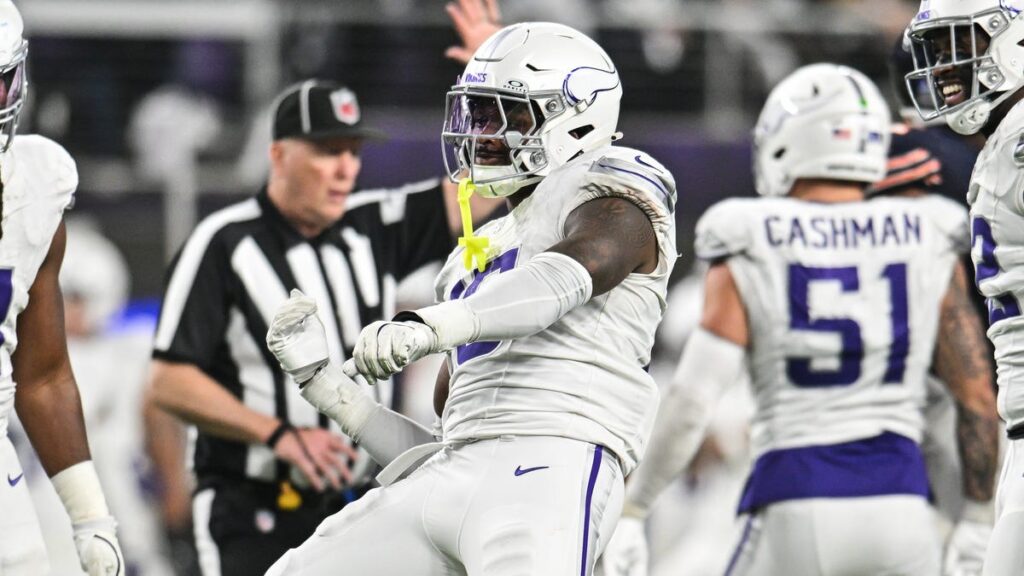 Dallas Turner gets to Michael Penix Jr. against Falcons