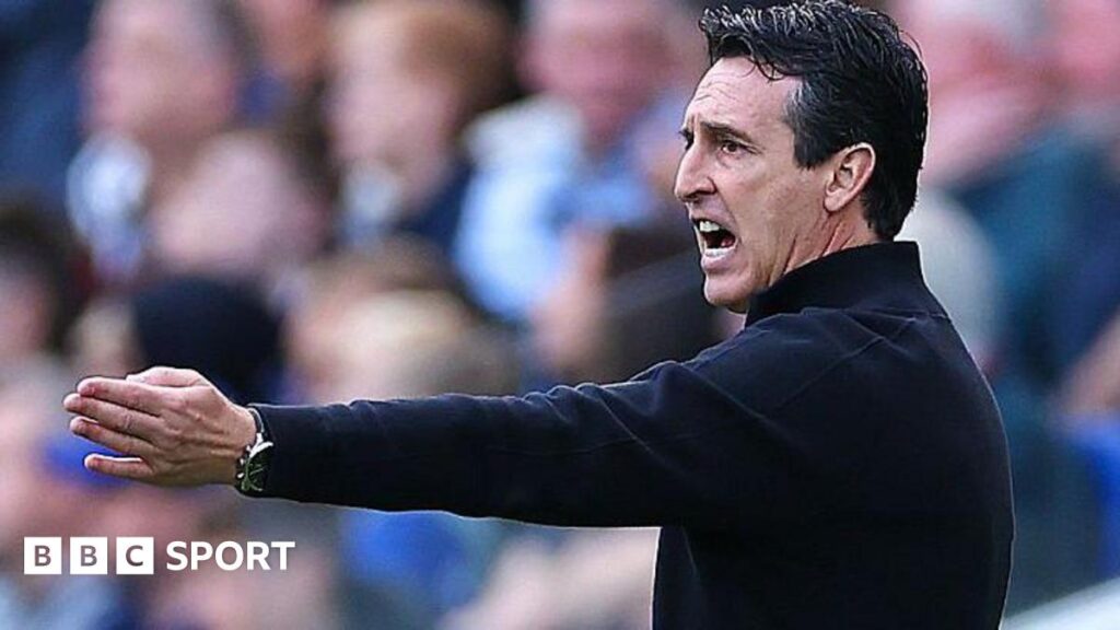 Aston Villa manager Unai Emery points and shouts during the 0-0 draw at Everrton