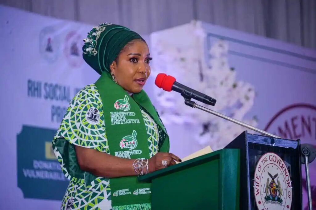 The wife of Abia State Governor, Mrs. Priscilla Otti representing the wife of the President Sen. Oluremi Tinubu