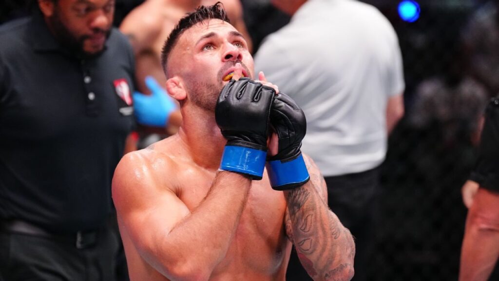 Hecher Sosa earns UFC contract on 'Contender Series' after father's death