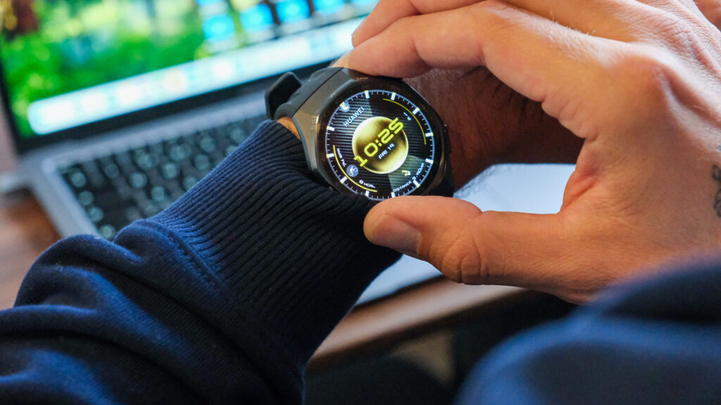Huawei Watch GT 6 in hand