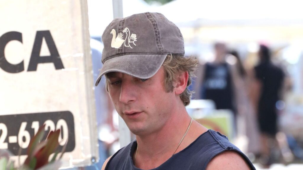 Jeremy Allen White Finally Got a New Hat