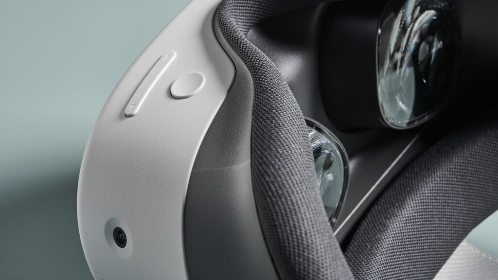 Meta Quest 3S – close-up of lenses inside the headset
