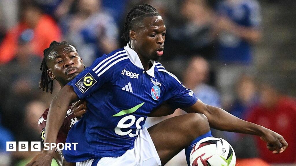 Dilane Bakwa playing for Strasbourg