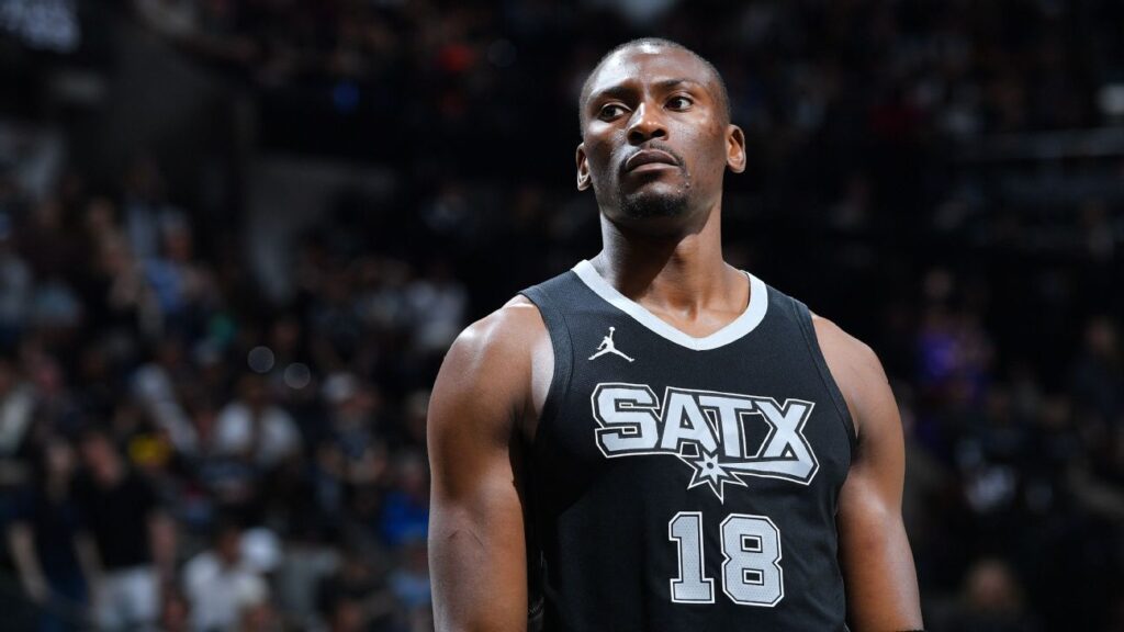 Sources - Spurs, center Bismack Biyombo agree to 1-year deal