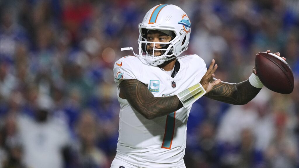 Tua Tagovailoa Criticized by NFL Fans After 4th-Quarter INT in Dolphins' Loss to Bills