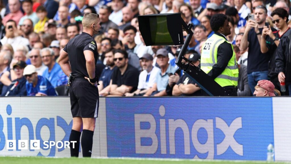 Referee Rob Jones
